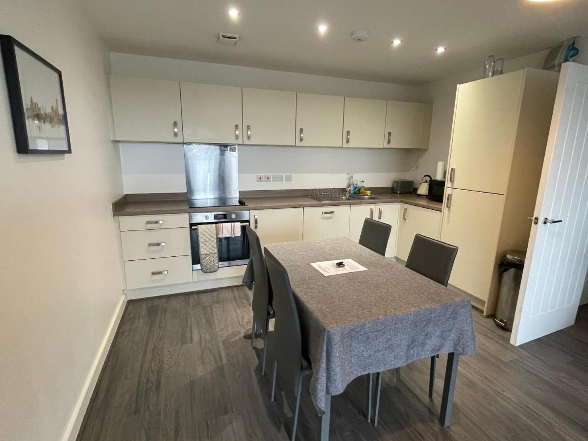 Balcony Marina Apartment With City Skyline Views - Free Secure Parking Manchester Buitenkant foto