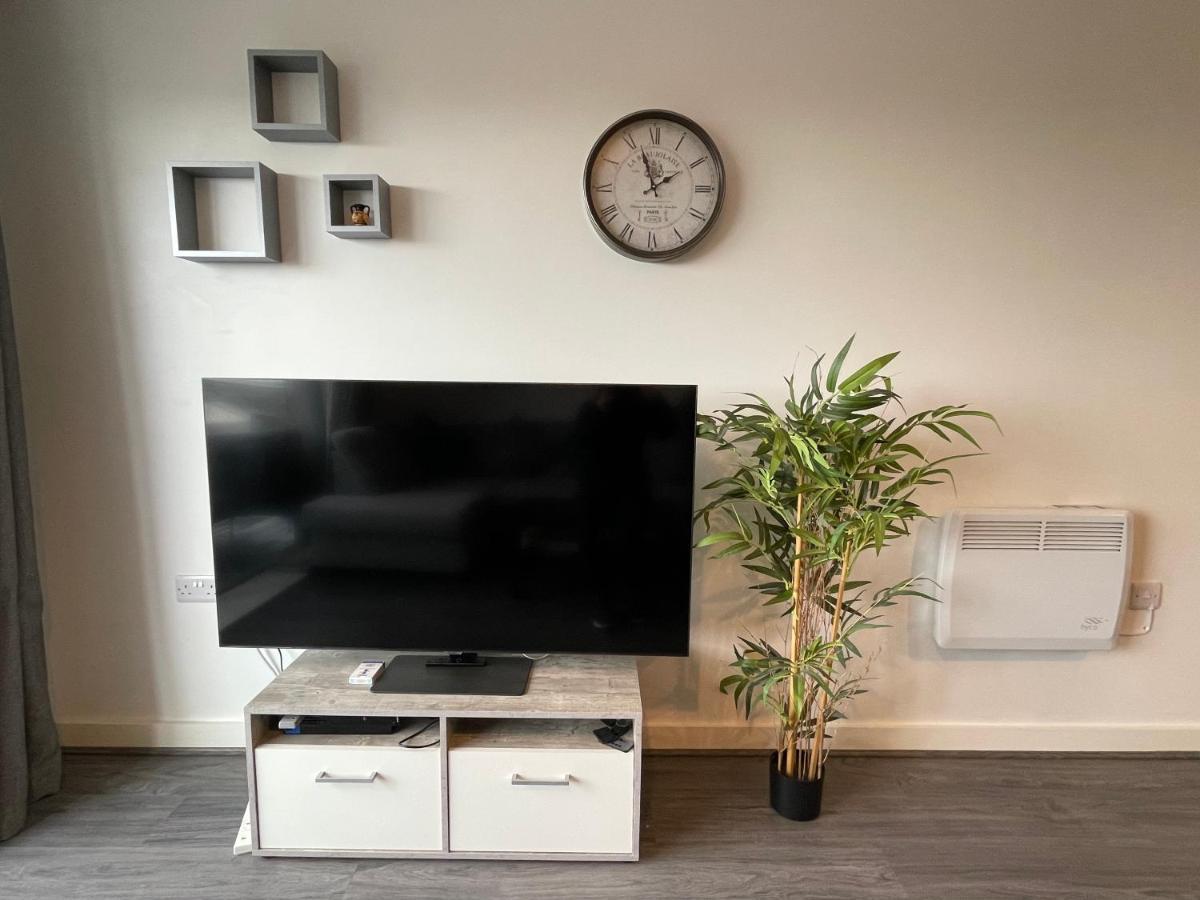 Balcony Marina Apartment With City Skyline Views - Free Secure Parking Manchester Buitenkant foto