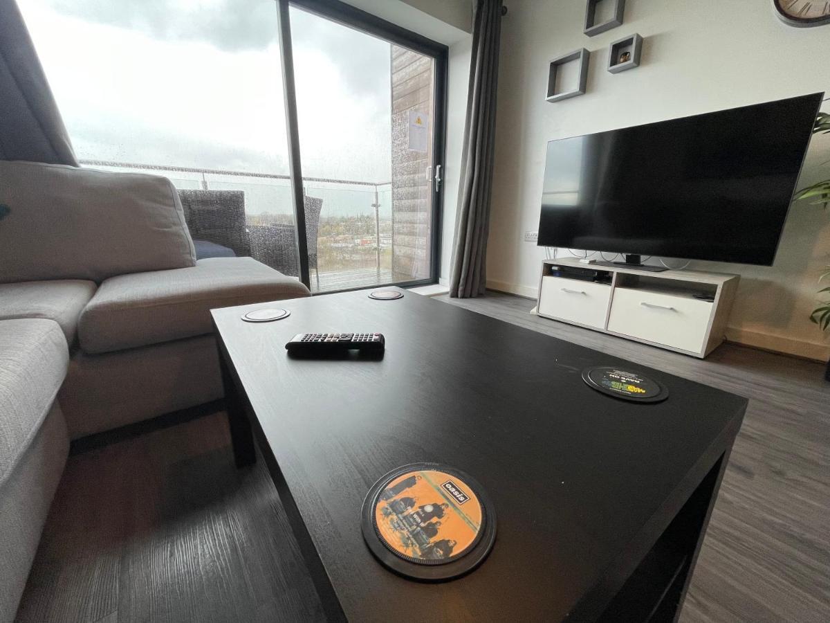 Balcony Marina Apartment With City Skyline Views - Free Secure Parking Manchester Buitenkant foto