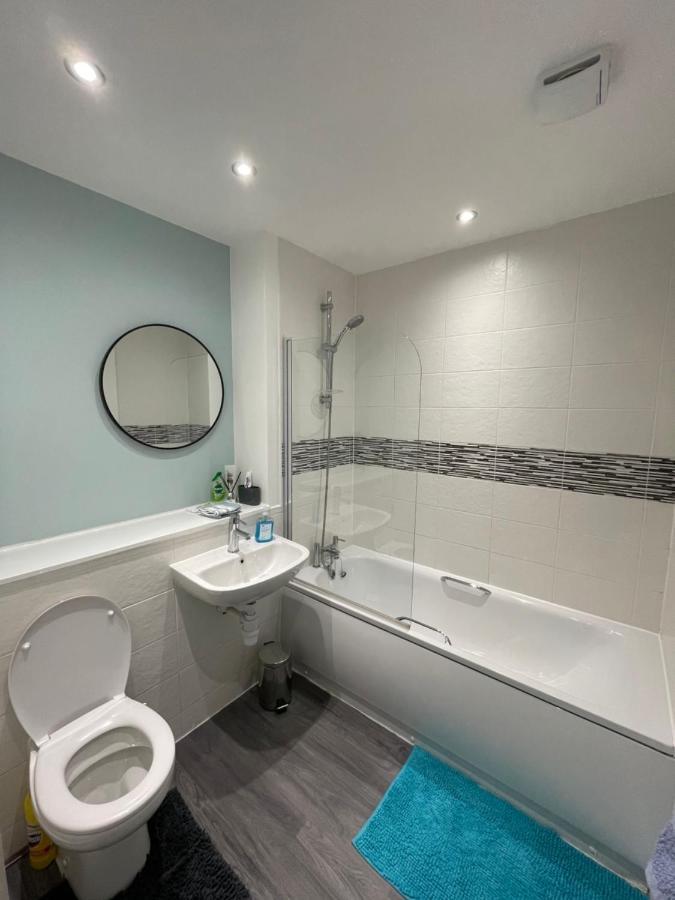 Balcony Marina Apartment With City Skyline Views - Free Secure Parking Manchester Buitenkant foto